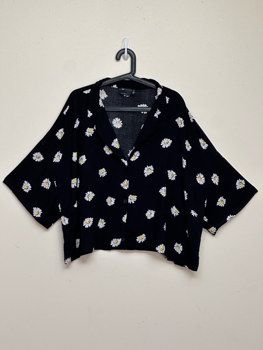 ASOS Design Curve Cropped Button Front Daisy Print Black Top Size US 24